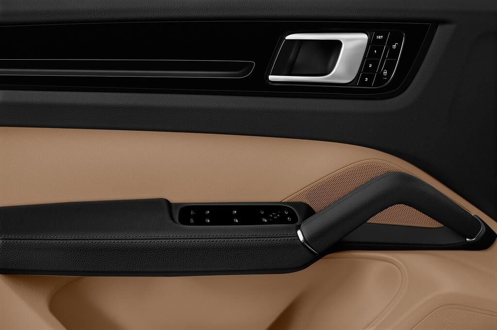 Porsche Cayenne (Baujahr 2019) - 5 Türen Bedienungselemente Tür