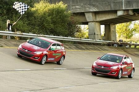 Opel Astra bricht Weltrekorde in Serie