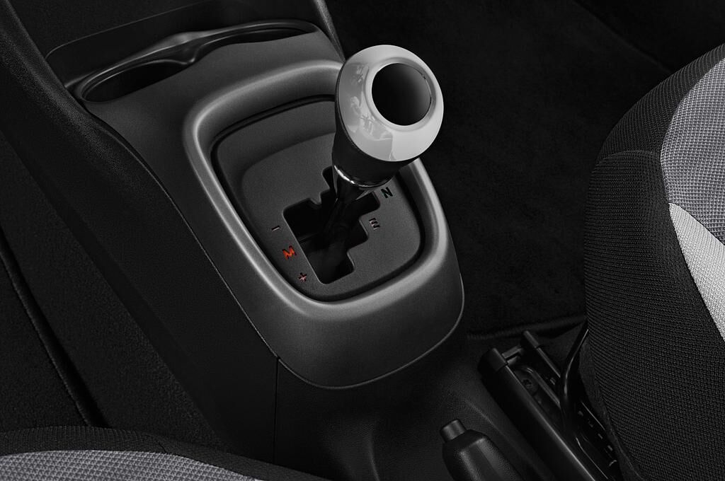 Toyota Aygo (Baujahr 2019) x-Play 5 Türen Schalthebel