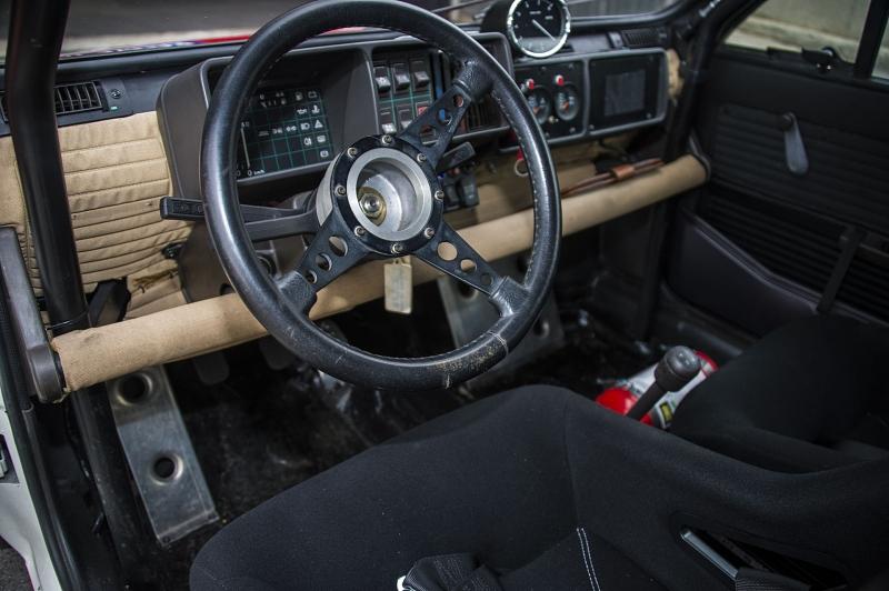 Das Cockpit war nur mit dem Nötigsten ausgestattet