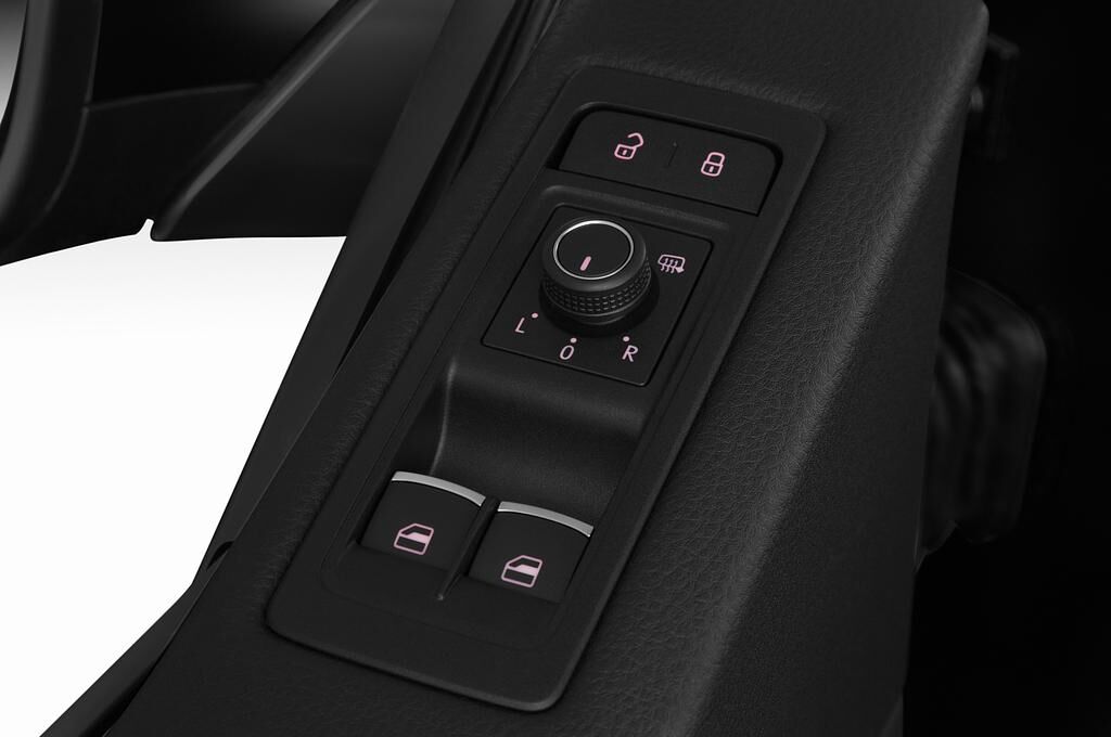 Volkswagen Caravelle (Baujahr 2019) Highline 4 Türen Bedienungselemente Tür