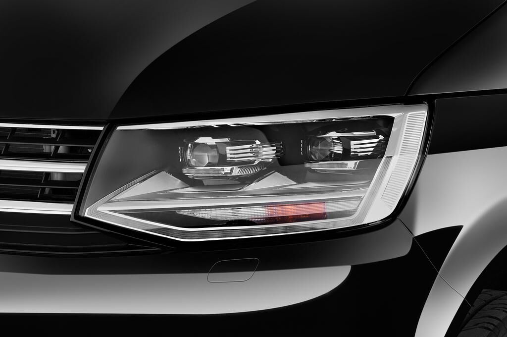Volkswagen Caravelle (Baujahr 2019) Highline 4 Türen Scheinwerfer