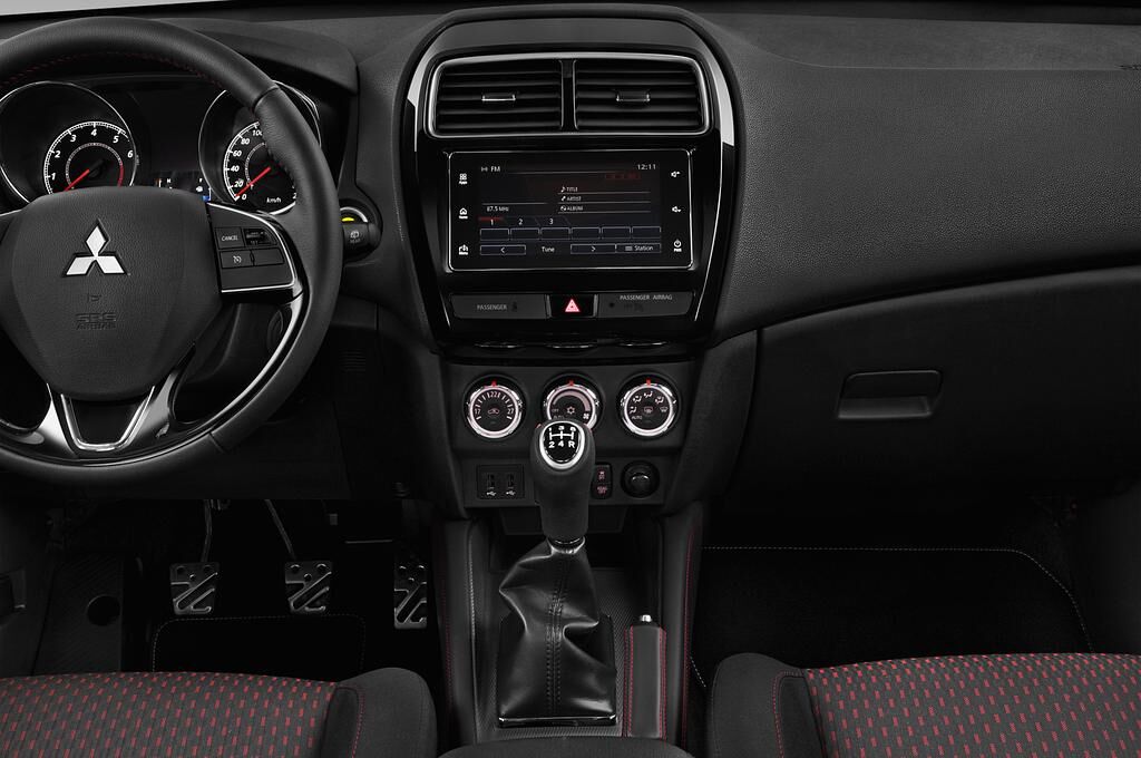Mitsubishi ASX (Baujahr 2019) Diamant Edition+ 5 Türen Mittelkonsole