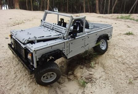 Land Rover Defender aus Bausteinen