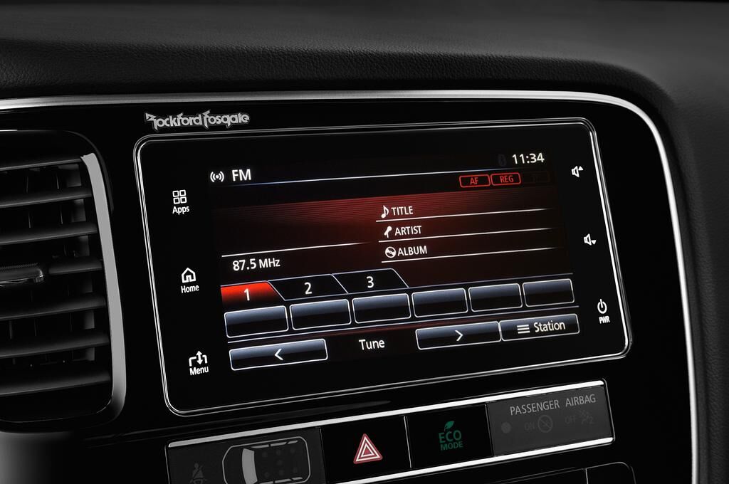 Mitsubishi Outlander PHEV (Baujahr 2019) Top 5 Türen Radio und Infotainmentsystem