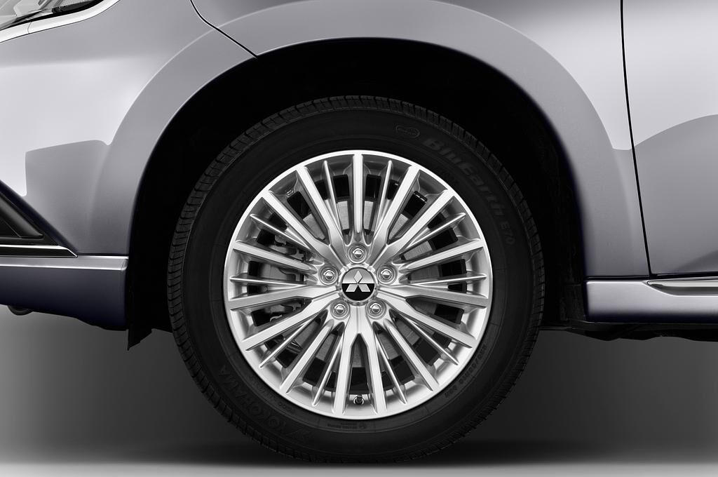 Mitsubishi Outlander PHEV (Baujahr 2019) SE 5 Türen Reifen und Felge