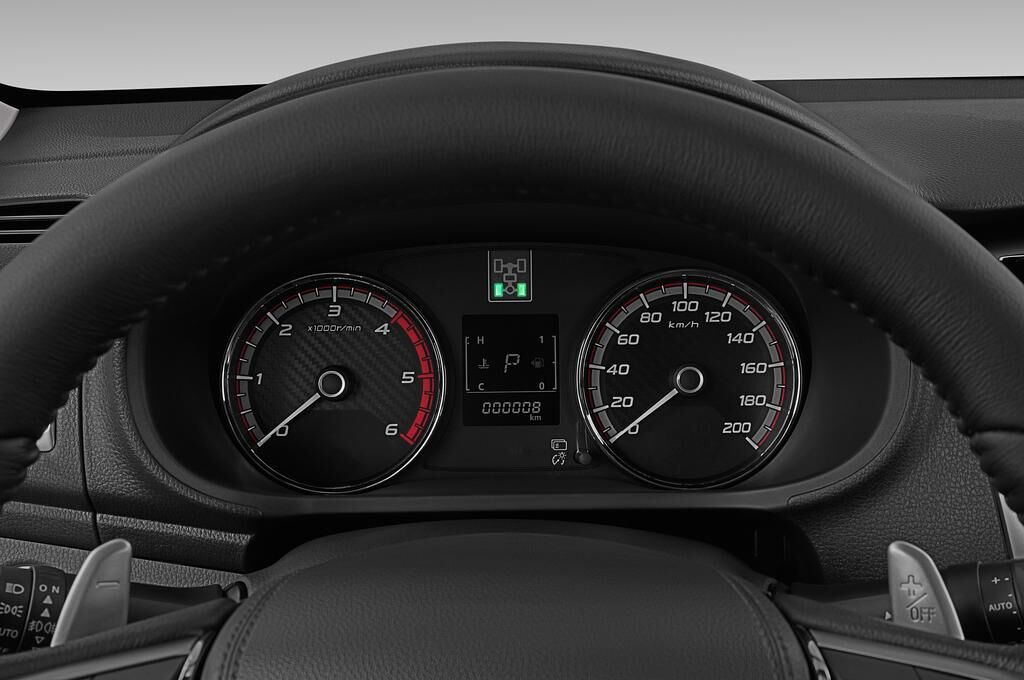 Mitsubishi L200 (Baujahr 2019) Diamant Editionen 4 Türen Tacho und Fahrerinstrumente
