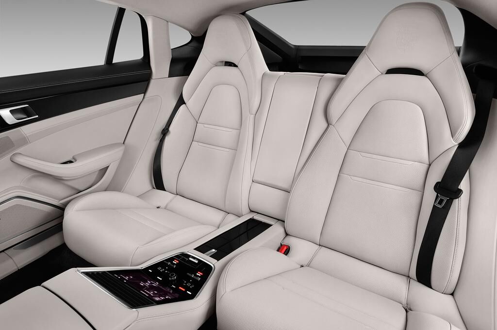 Porsche Panamera (Baujahr 2018) 4S 5 Türen Rücksitze
