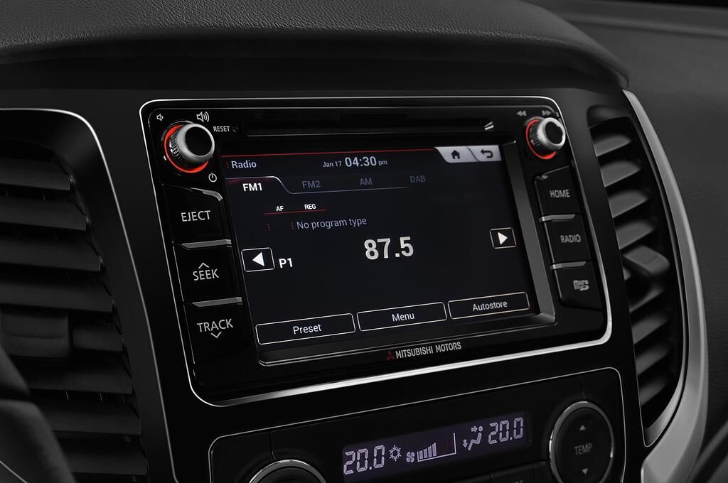 Mitsubishi L200 (Baujahr 2019) Diamant Editionen 4 Türen Radio und Infotainmentsystem