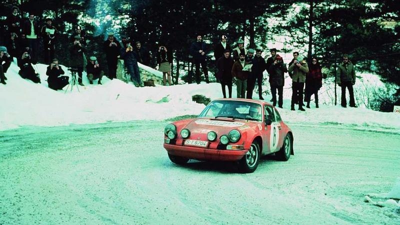 Porsche 911 S 2.3 mit Björn Waldegard am Steuer im Jahr 1970.