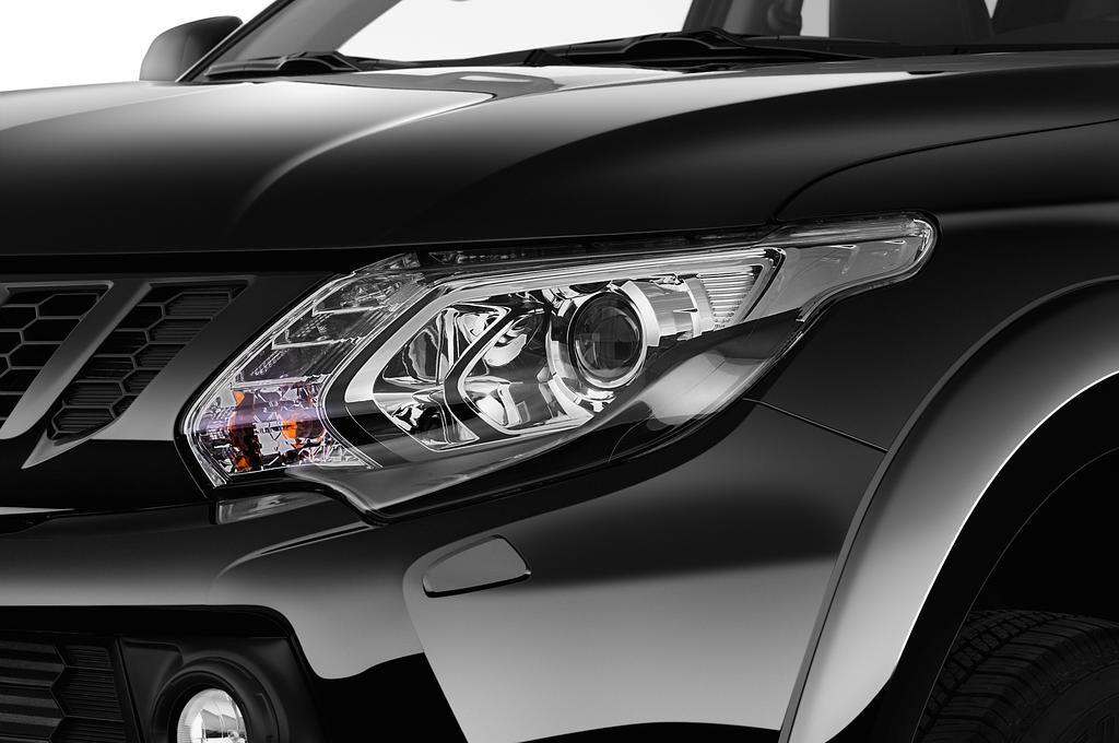 Mitsubishi L200 (Baujahr 2019) Diamant Editionen 4 Türen Scheinwerfer