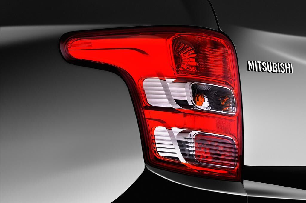 Mitsubishi L200 (Baujahr 2019) Diamant Editionen 4 Türen Rücklicht