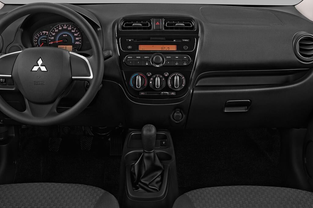 Mitsubishi Space Star (Baujahr 2019) Basis 5 Türen Mittelkonsole