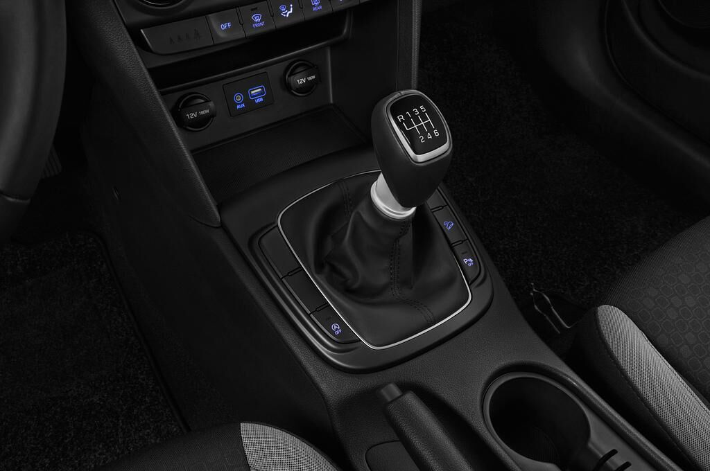 Hyundai Kona (Baujahr 2018) Select 5 Türen Schalthebel