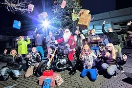 BMW gibt dicken Scheck und viele Geschenke für Berliner Kinder und Jugendheim