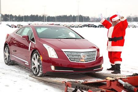 GM liefert das erste  Cadillac- ELR, - Electrified Luxury Coupe aus