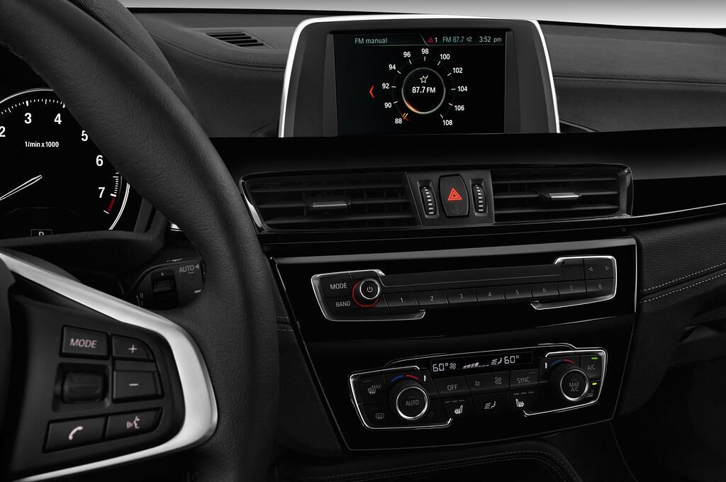 BMW X2 (Baujahr 2018) Advantage Plus 5 Türen Temperatur und Klimaanlage