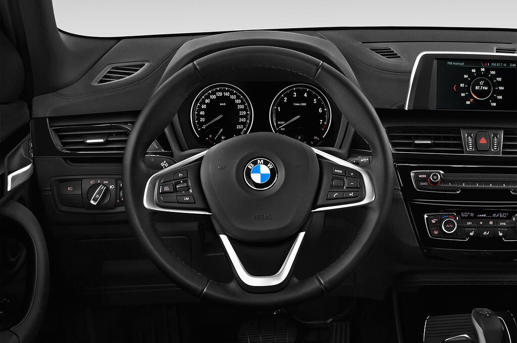 BMW X2 (Baujahr 2018) Advantage Plus 5 Türen Lenkrad