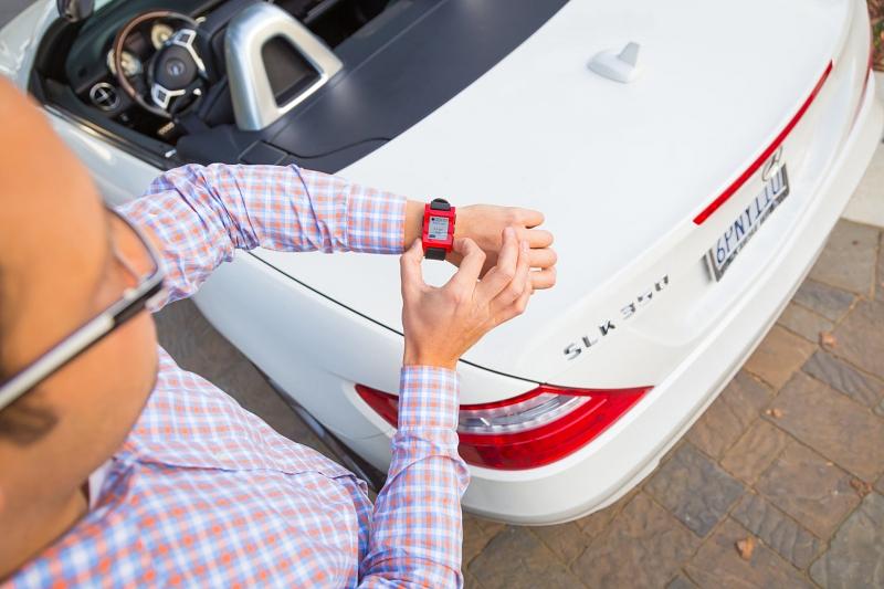 Mercedes Pebble Smartwatch auf der Consumer Electronic Show 2014 in Las Vegas