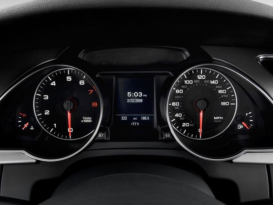 Audi A5 (Baujahr 2010) - 2 Türen Tacho und Fahrerinstrumente