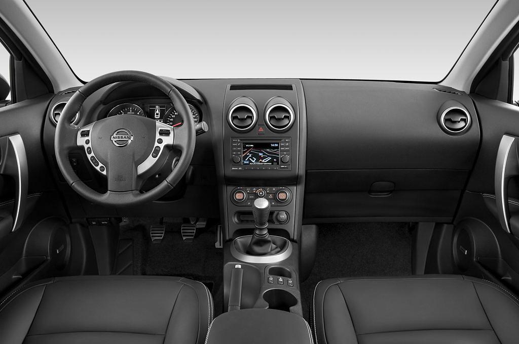 Nissan Qashqai+2 (Baujahr 2010) Tekna 5 Türen Cockpit und Innenraum