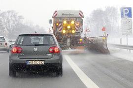 Schadenersatz: Ein Schneepflug muss mit angemessenem Tempo fahren