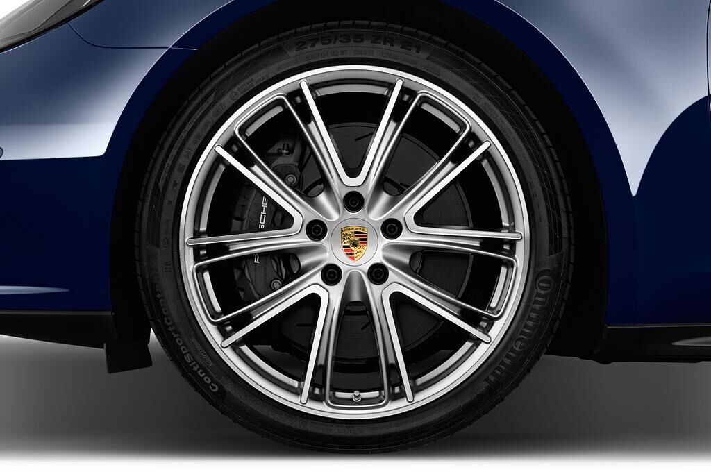 Porsche Panamera (Baujahr 2018) 4S 5 Türen Reifen und Felge