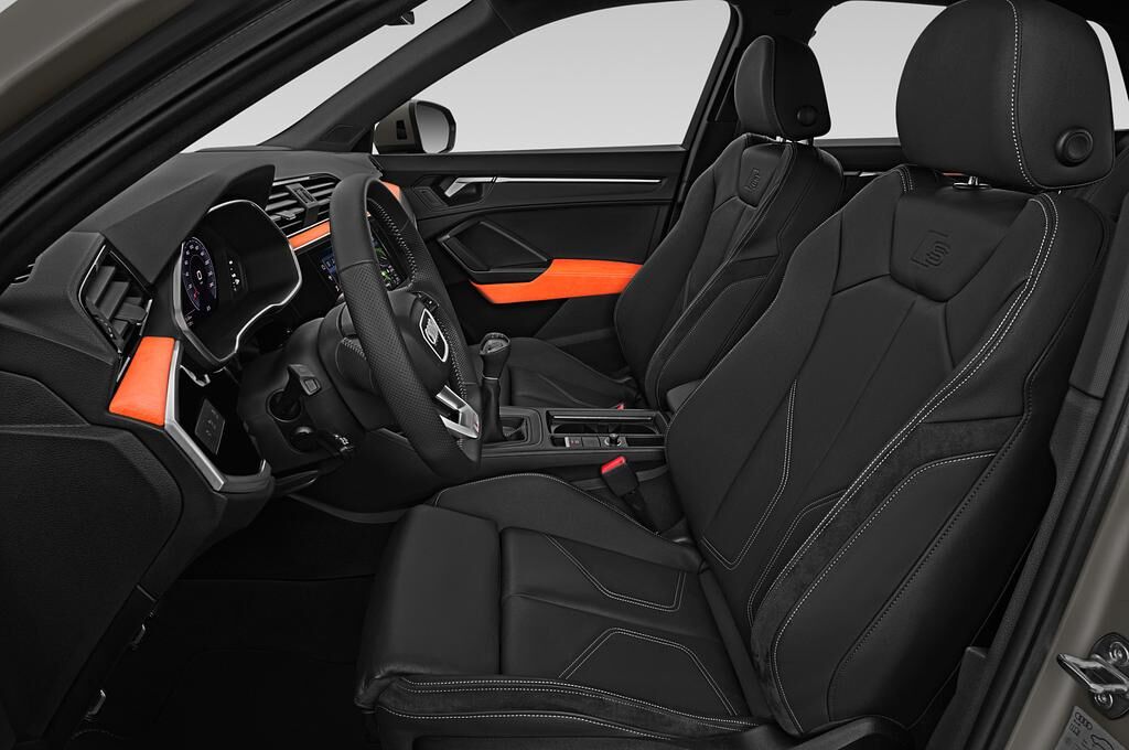 Audi Q3 (Baujahr 2019) S line 5 Türen Vordersitze