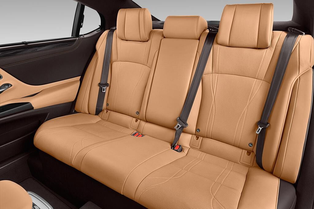 Lexus ES (Baujahr 2019) Luxury Line 4 Türen Rücksitze