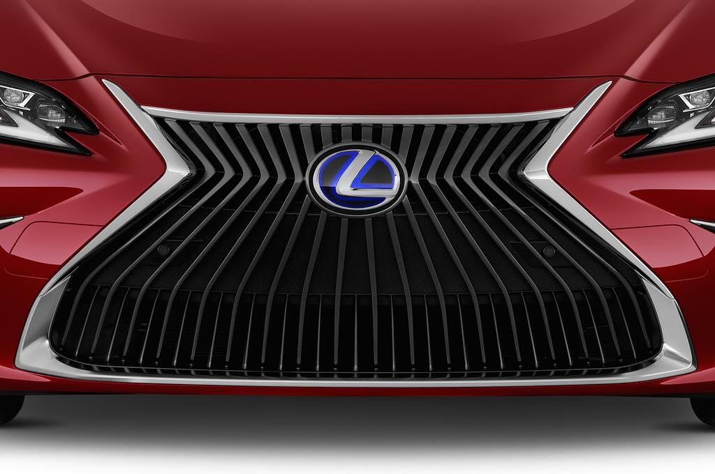 Lexus ES (Baujahr 2019) Luxury Line 4 Türen Kühlergrill und Scheinwerfer