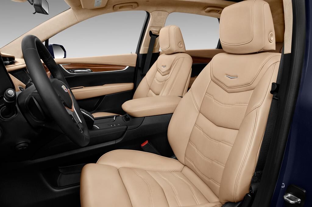 Cadillac XT5 (Baujahr 2019) Platinum 5 Türen Vordersitze
