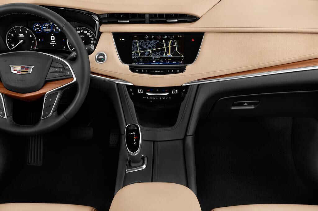 Cadillac XT5 (Baujahr 2019) Platinum 5 Türen Mittelkonsole