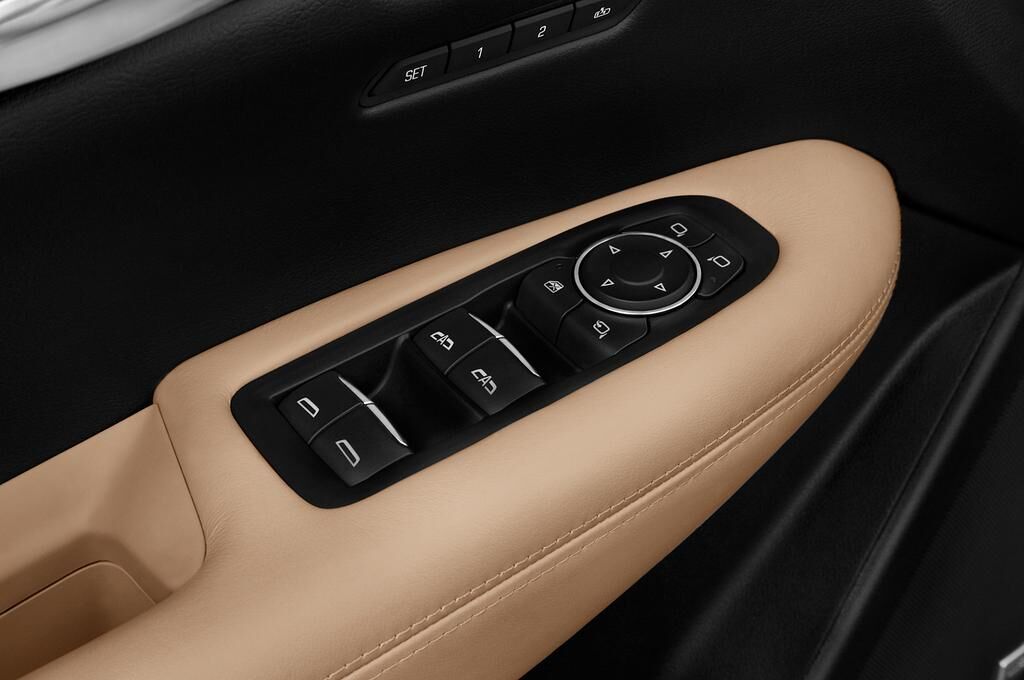 Cadillac XT5 (Baujahr 2019) Platinum 5 Türen Bedienungselemente Tür