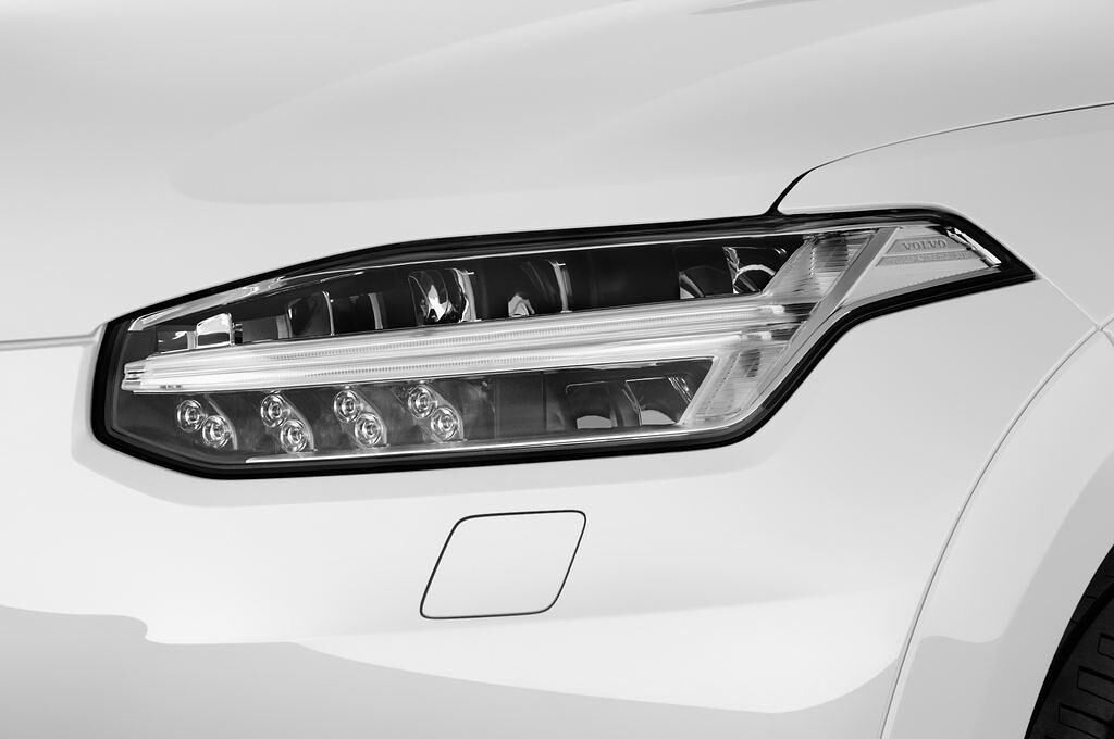 Volvo XC90 (Baujahr 2015) Inscription 5 Türen Scheinwerfer