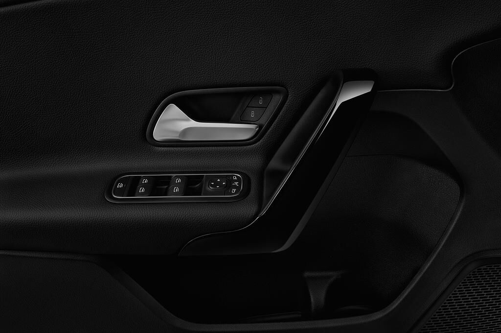 Mercedes A Class (Baujahr 2018) Progressive 5 Türen Bedienungselemente Tür