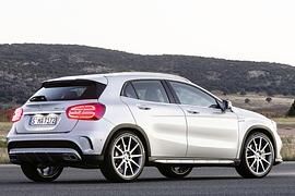 AMG dopt den neuen Mercedes GLA auf 360 PS