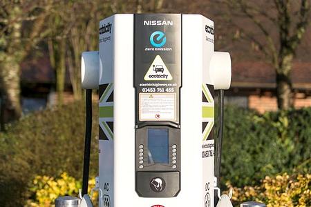 Nissan schließt 1.000ste Schnellladestation in Europa ans Netz