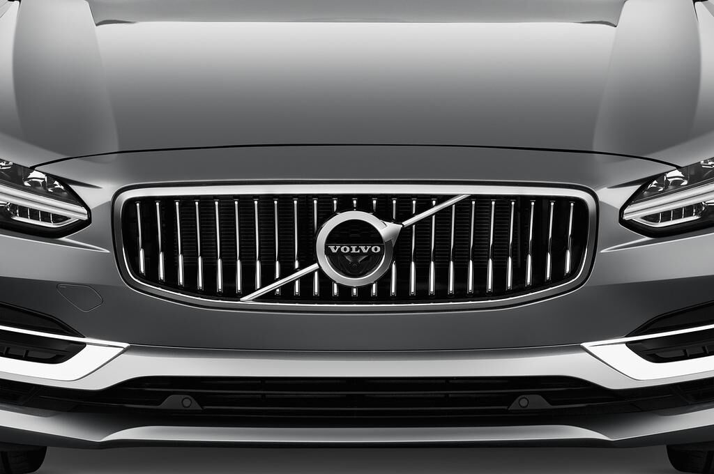 Volvo S90 (Baujahr 2018) Inscription 4 Türen Kühlergrill und Scheinwerfer
