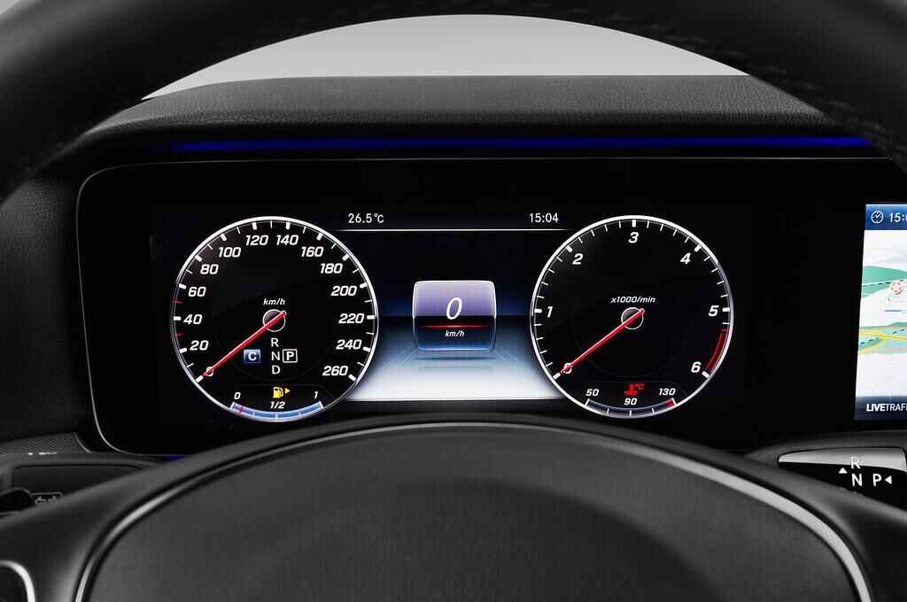 Mercedes E Class (Baujahr 2018) - 4 Türen Tacho und Fahrerinstrumente