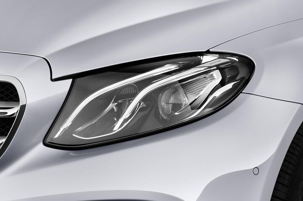 Mercedes E Class (Baujahr 2018) - 4 Türen Scheinwerfer