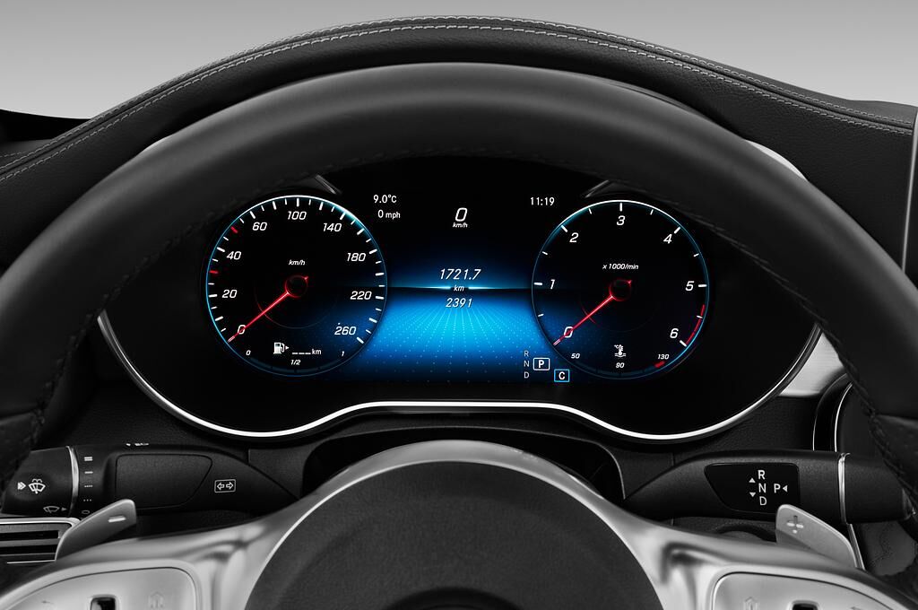 Mercedes C Class (Baujahr 2019) AMG Line 2 Türen Tacho und Fahrerinstrumente