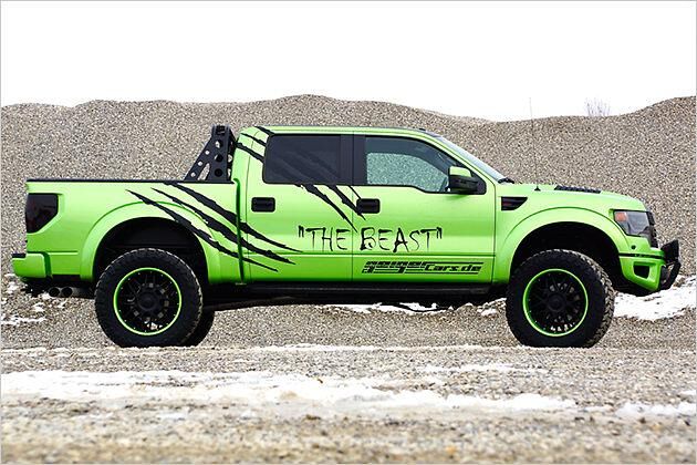 Unauffällig geht anders: Die grüne Folierung macht es schwierig, dieses Auto irgendwo zu verstecken
