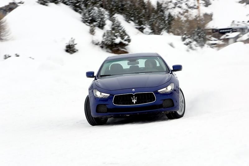 Der Maserati Ghibli S Q4 steht satt da