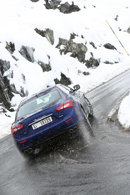 Der Maserati Ghibli S Q4 ist hecklastig ausgelegt