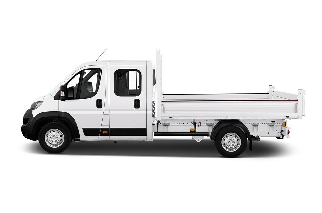 Peugeot Boxer (Baujahr 2019) - 4 Türen Seitenansicht