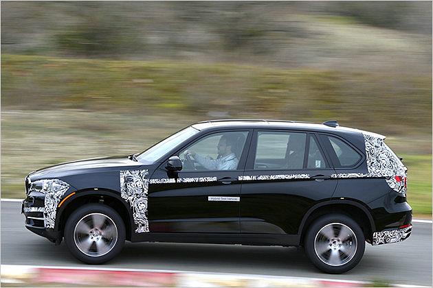 Wenn Elektro- und Verbrennungsmotor zusammenwirken, ist die neue SUV-Version durchaus dynamisch