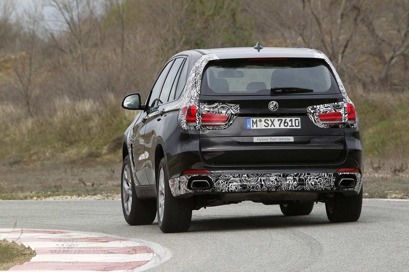 Der BMW X5 eDrive ist ein Plug-In-Hybrid-Fahrzeug.