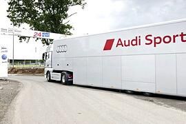 Audi R18 e-tron quattro: Transport per Lkw in Europa und per Luftfracht nach Übersee