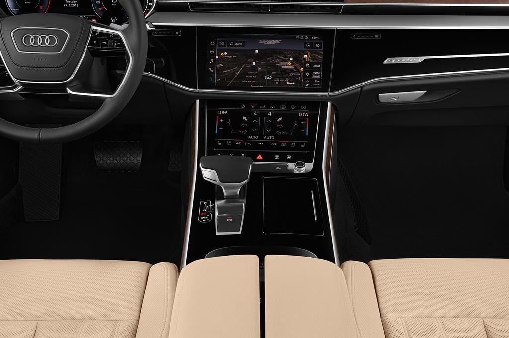 Audi A8 L (Baujahr 2019) - 4 Türen Mittelkonsole
