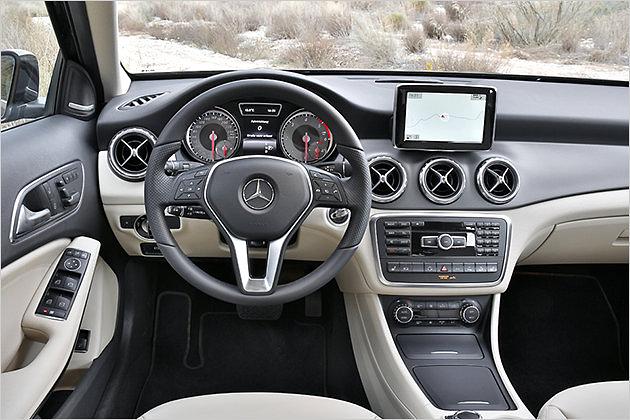 Das Cockpit: Schickes Tablet-Display, tolle Luftausströmer
